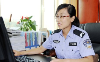 乌鲁木齐邮政局严利霞有何事迹或贡献？