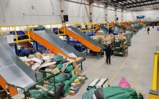 中国邮政跨国业务有何优势与挑战？