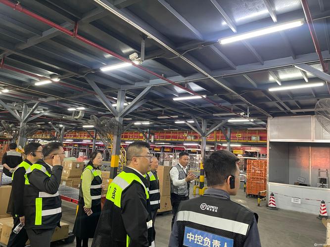 上海顺丰快递分拣中心如何高效运转？-第3张图片-陕西物流货运